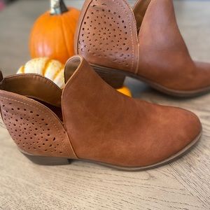 VESPOSE ankle booties brown size 9